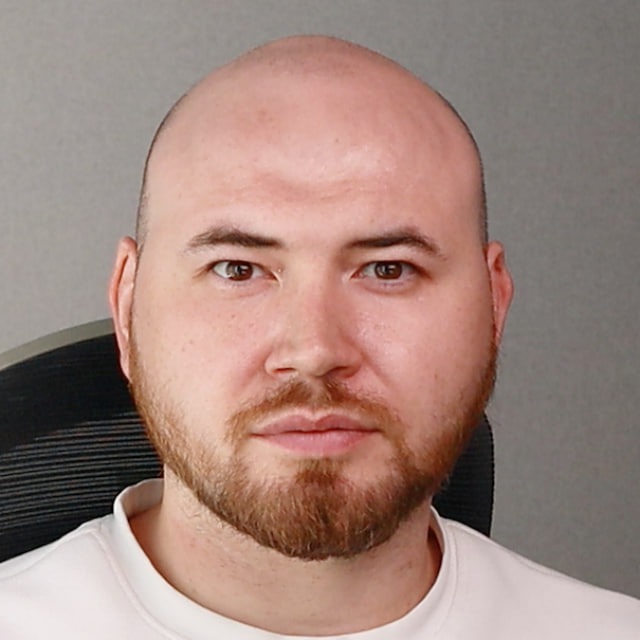 Артём Исламов